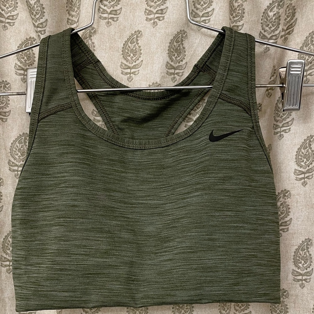 Nike dry fit sports bra size medium like new